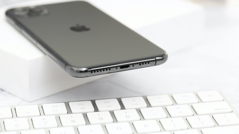 iPhone 11 Pro Max 512GB | Mặt lưng kính mờ chống bám mồ hôi, dấu vân tay